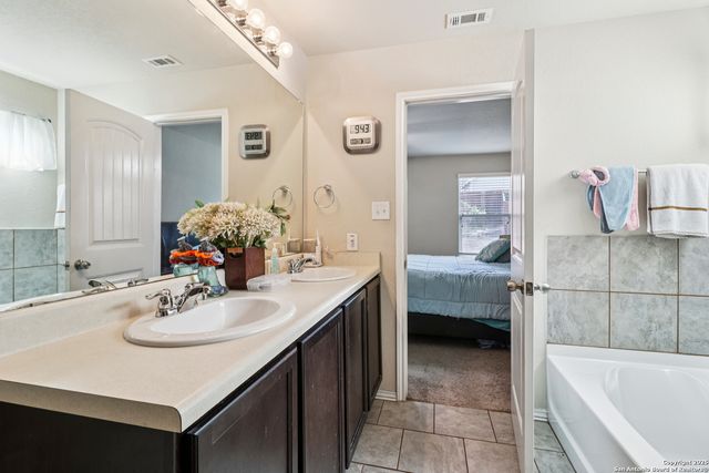 7131 Phoebe Vw, San Antonio, TX 78252