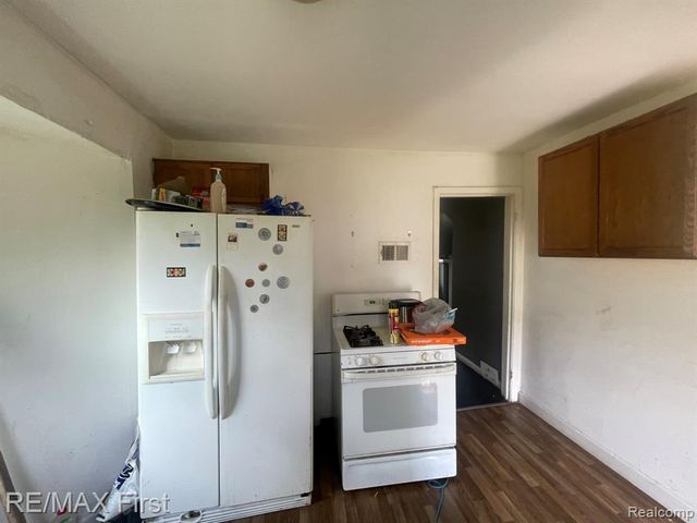 3677 Somerset Avenue, Detroit, MI 48224