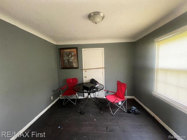 3677 Somerset Avenue, Detroit, MI 48224