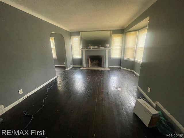 3677 Somerset Avenue, Detroit, MI 48224