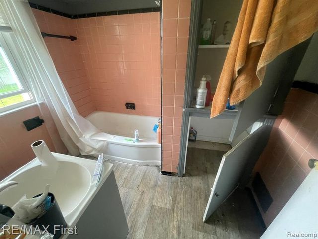 3677 Somerset Avenue, Detroit, MI 48224