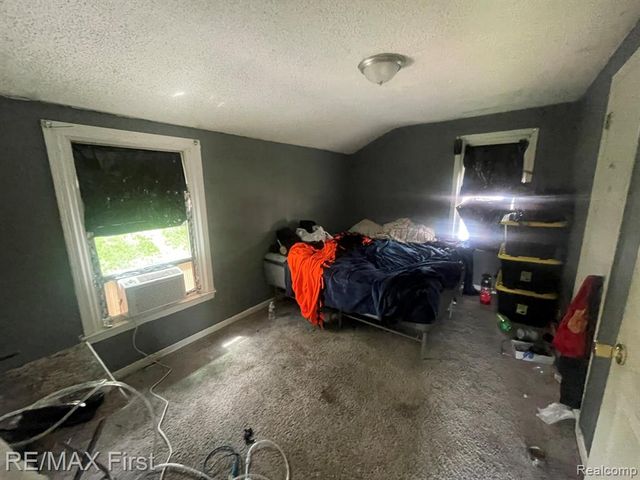 3677 Somerset Avenue, Detroit, MI 48224