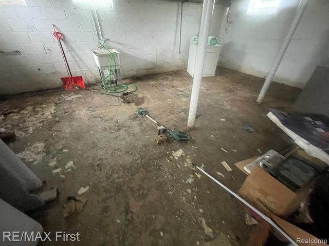 3677 Somerset Avenue, Detroit, MI 48224