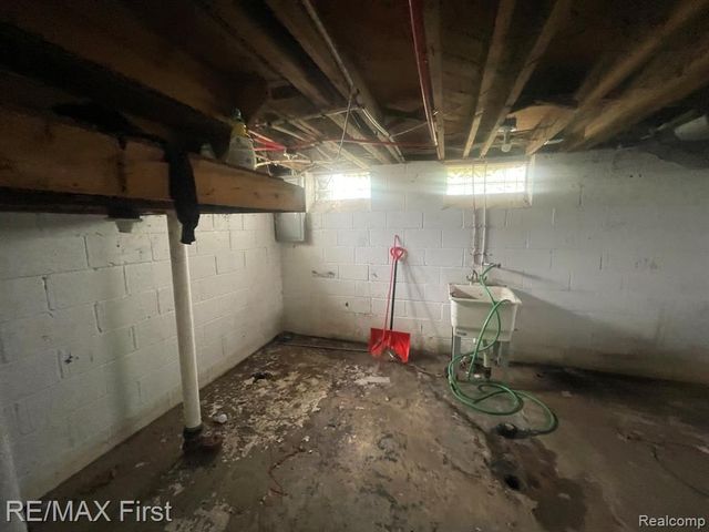 3677 Somerset Avenue, Detroit, MI 48224