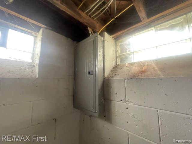3677 Somerset Avenue, Detroit, MI 48224