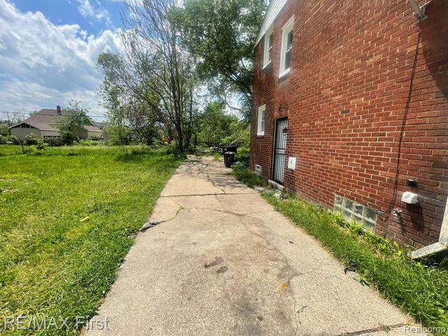 3677 Somerset Avenue, Detroit, MI 48224