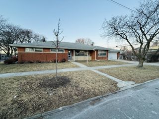 4552 KEENEY Street, Skokie, IL 60076