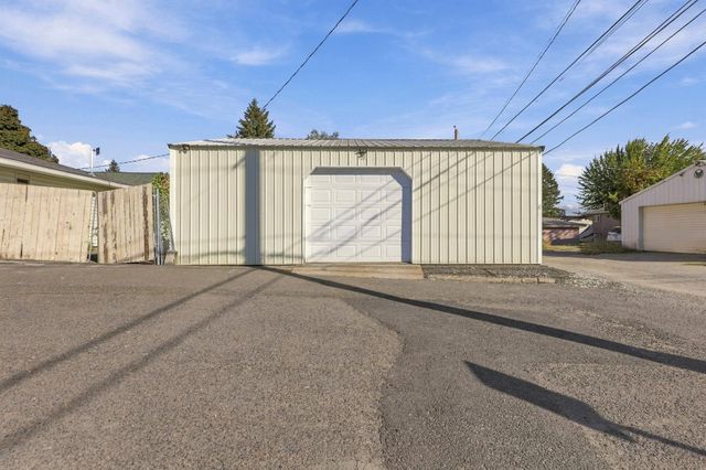 5818 N Crestline St, Spokane, WA 99208