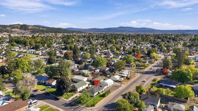5818 N Crestline St, Spokane, WA 99208