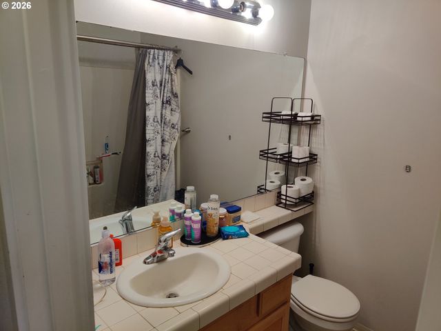 21805 Ne HEARTWOOD Cir, Fairview, OR 97024