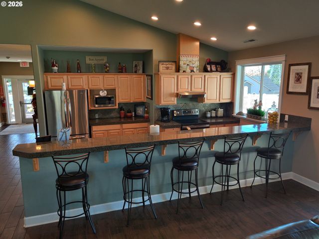 21805 Ne HEARTWOOD Cir, Fairview, OR 97024