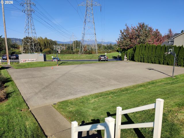 21805 Ne HEARTWOOD Cir, Fairview, OR 97024