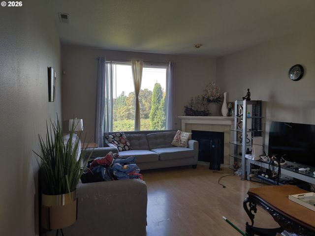 21805 Ne HEARTWOOD Cir, Fairview, OR 97024