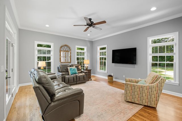 189 Turkey Creek Dr, Tullahoma, TN 37388