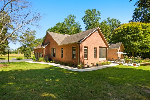 189 Turkey Creek Dr, Tullahoma, TN 37388