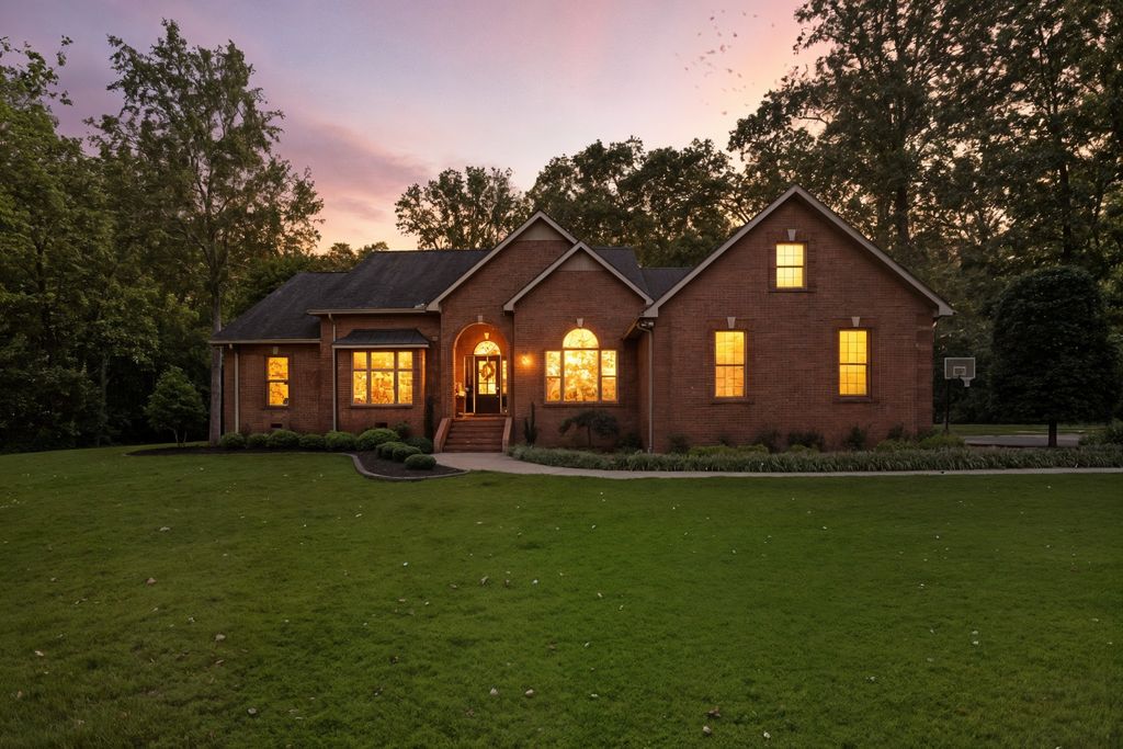 189 Turkey Creek Dr, Tullahoma, TN 37388