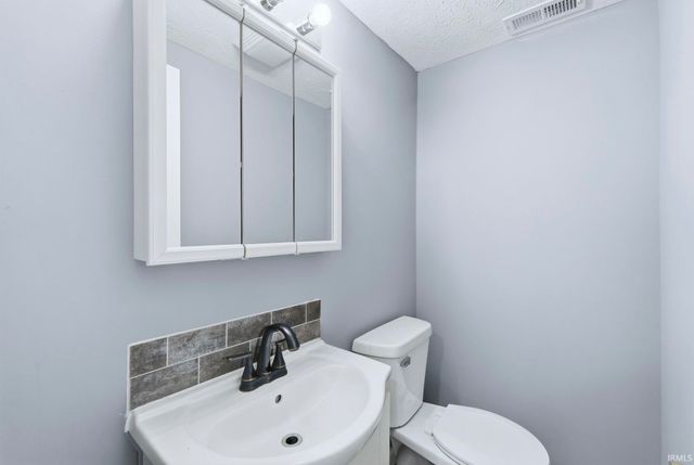 8311 N 1050 W, Royal Center, IN 46978