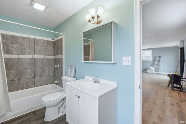 8311 N 1050 W, Royal Center, IN 46978