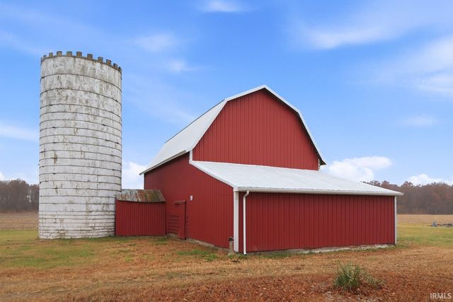 8311 N 1050 W, Royal Center, IN 46978