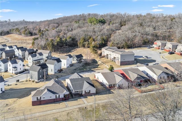 2970 W Old Farmington Road, Fayetteville, AR 72704