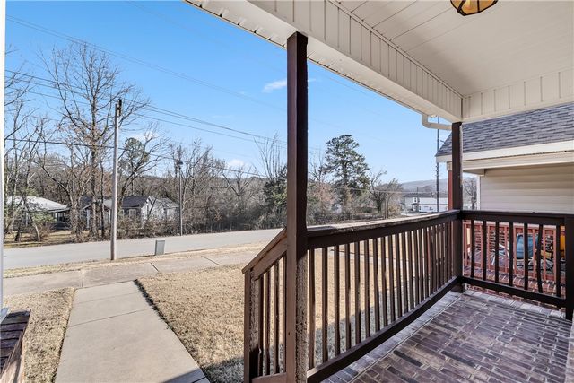 2970 W Old Farmington Road, Fayetteville, AR 72704