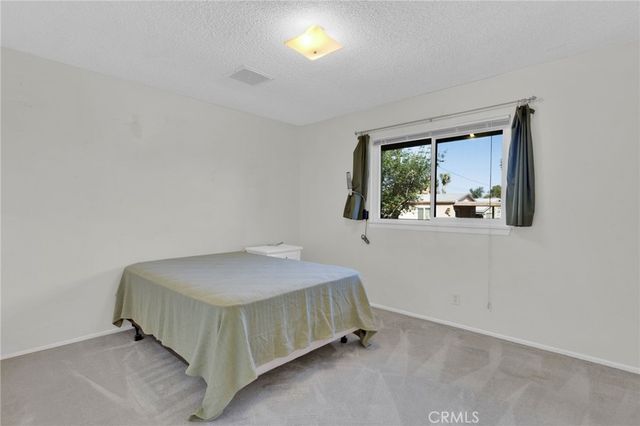14420 Iroquois Road, Apple Valley, CA 92307