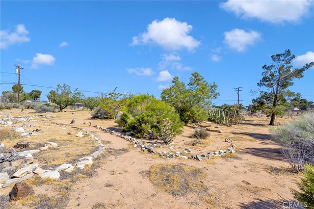 14420 Iroquois Road, Apple Valley, CA 92307