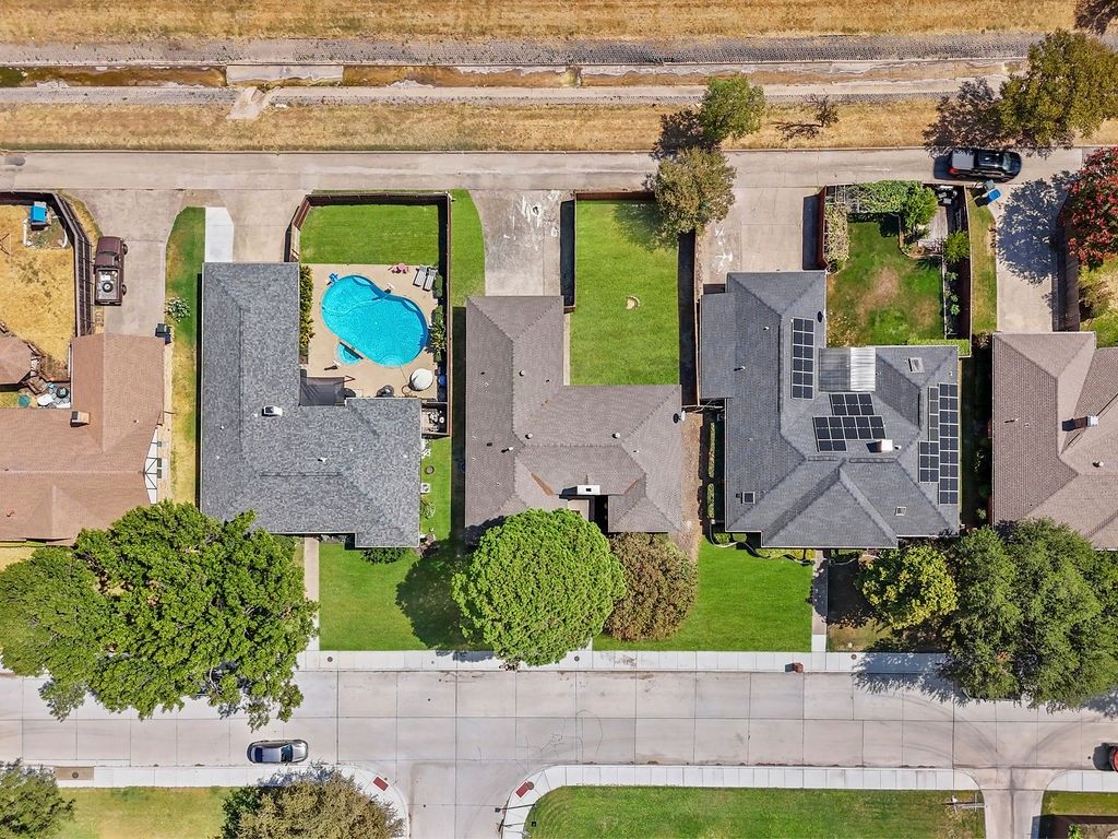 3814 Woodside Road, Carrollton, TX 75007 — photo 2