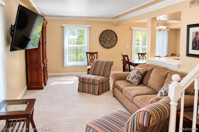 5904 Niles Drive, Troy, MI 48098