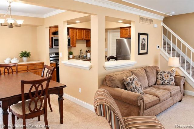 5904 Niles Drive, Troy, MI 48098