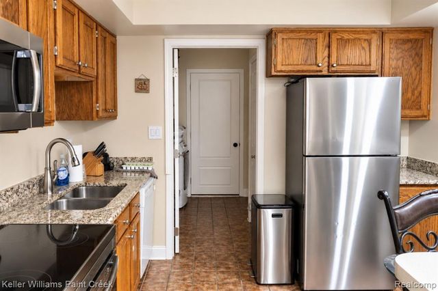 5904 Niles Drive, Troy, MI 48098