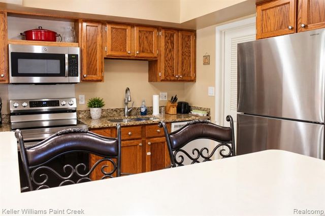 5904 Niles Drive, Troy, MI 48098