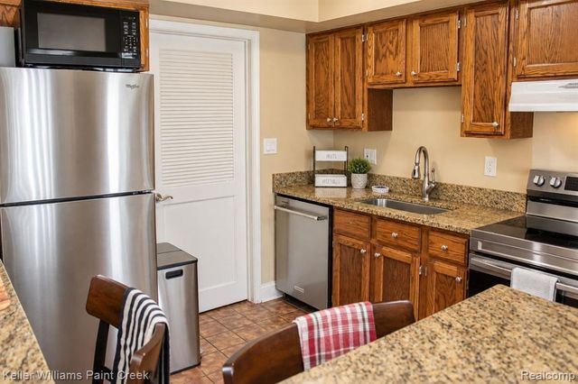 5904 Niles Drive, Troy, MI 48098