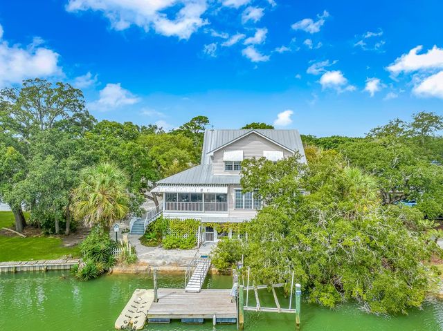 106 Edwards Ave., Murrells Inlet, SC 29576