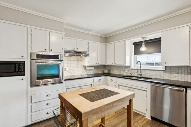 405 College Avenue, Keller, TX 76248