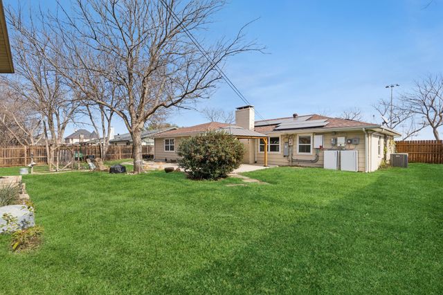 405 College Avenue, Keller, TX 76248