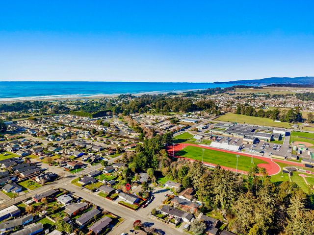1243 Parkside Drive, Mckinleyville, CA 95519