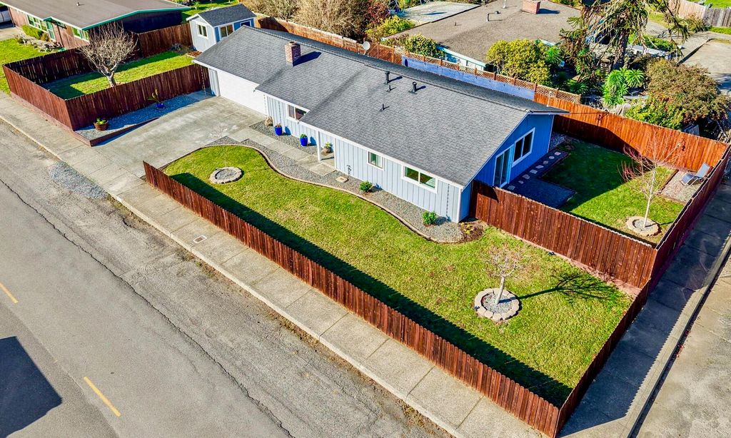 1243 Parkside Drive, Mckinleyville, CA 95519