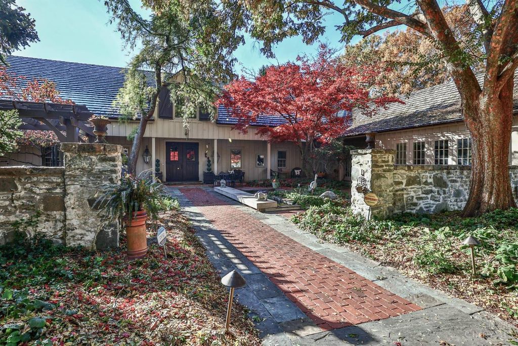 7925 Spiritwood Court, Indian Hill, OH 45243