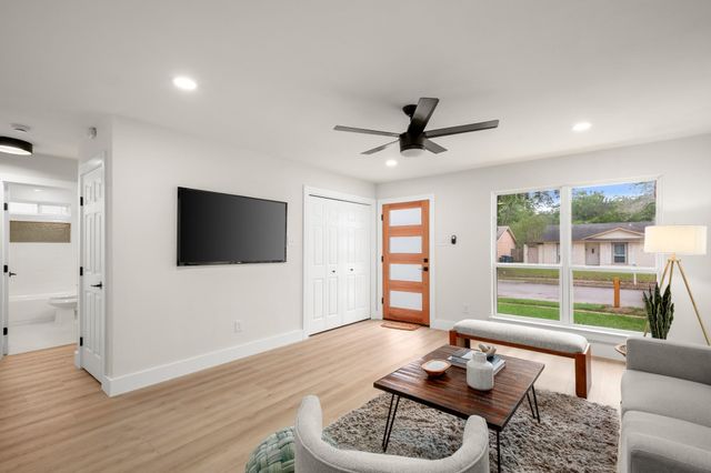 6127 Wagon Bend TRL, Austin, TX 78744