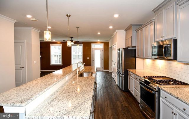 20739 HERON LANDING DR, Sterling, VA 20166