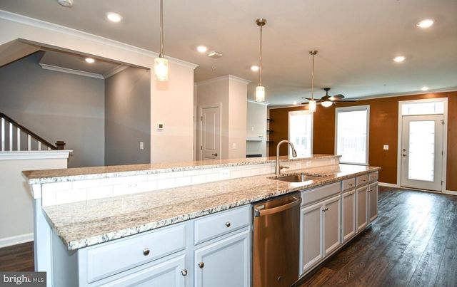 20739 HERON LANDING DR, Sterling, VA 20166