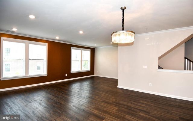 20739 HERON LANDING DR, Sterling, VA 20166