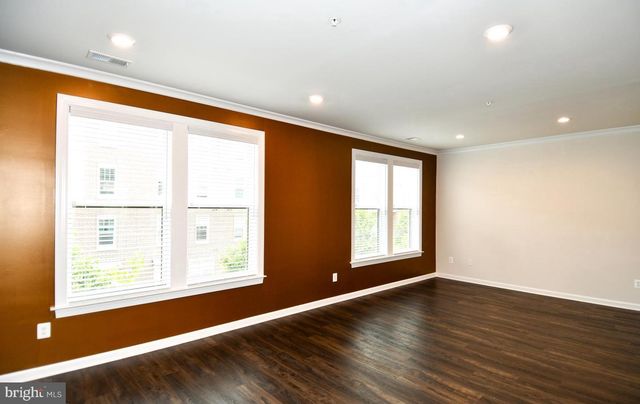 20739 HERON LANDING DR, Sterling, VA 20166
