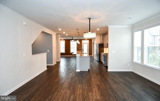 20739 HERON LANDING DR, Sterling, VA 20166