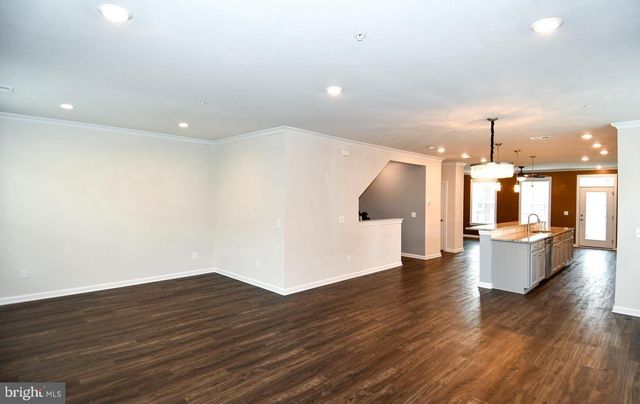 20739 HERON LANDING DR, Sterling, VA 20166