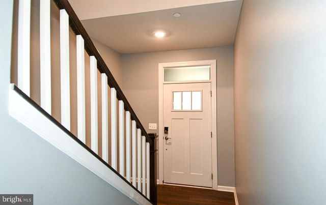20739 HERON LANDING DR, Sterling, VA 20166