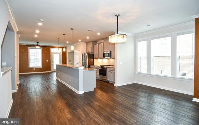 20739 HERON LANDING DR, Sterling, VA 20166
