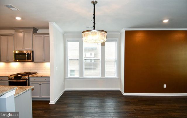 20739 HERON LANDING DR, Sterling, VA 20166