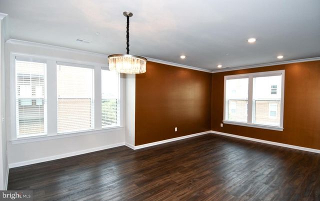 20739 HERON LANDING DR, Sterling, VA 20166